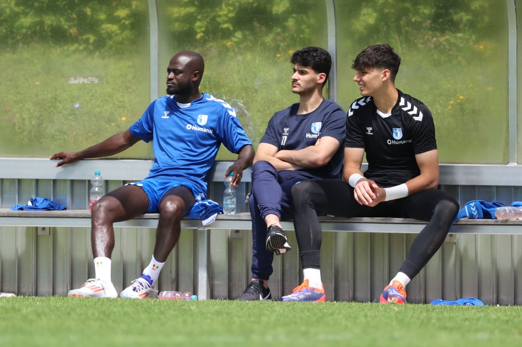 Musste gegen Bayern auf der Bank Platz nehmen: Amara Condé (l.).