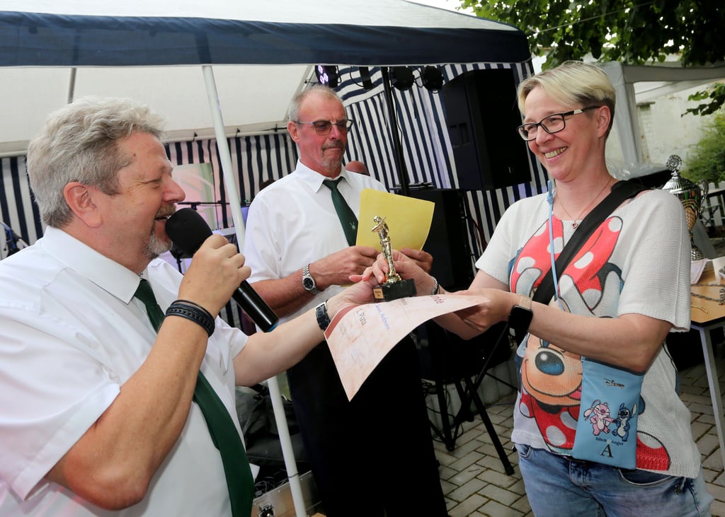 Doreen Hartmann aus Staßfurt wurde "der Bürgerkönig" von Güsten.