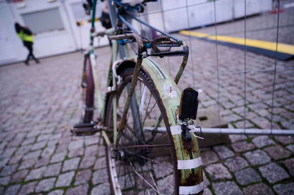 Vergessen oder geklaut? In Berlin stehen tausende herrenlose Fahrräder auf Straßen und Plätzen (Archivbild).