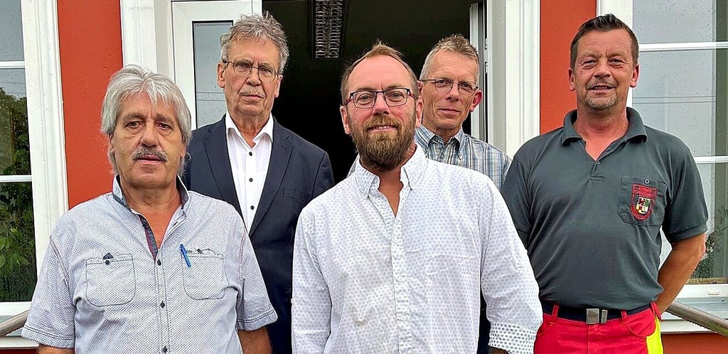Der neue Ortsbürgermeister Nicky Lau (vorne rechts) mit seinem Stellvertreter Jürgen Ribbecke und den Ortschaftsräten Ralf Schönemann, Ralf Mühlbach und Enrico Stolze (v.l.n.r.)
