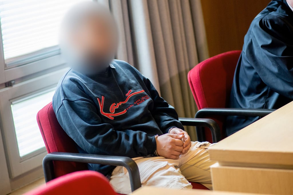 Ein Autofahrer hat laut Gericht Schuld am Tod seines Beifahrers auf der Flucht vor der Polizei (Archivbild).
