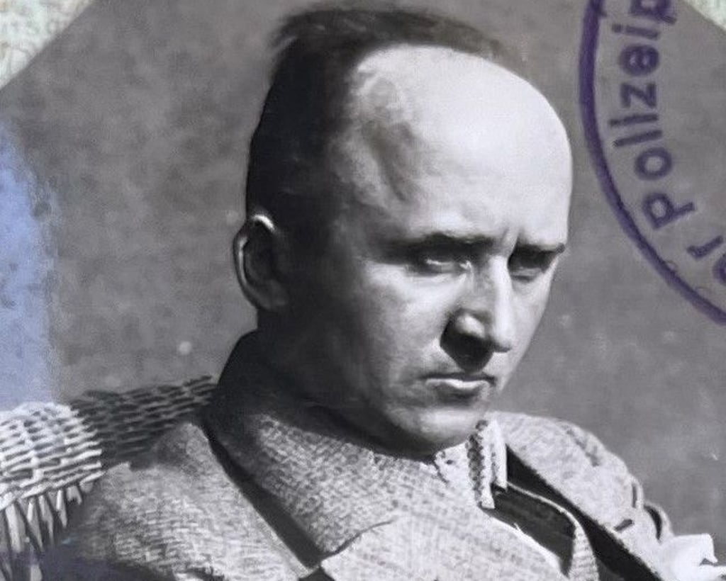 Ernst von Harnacks Bild in seiner Personalakte.