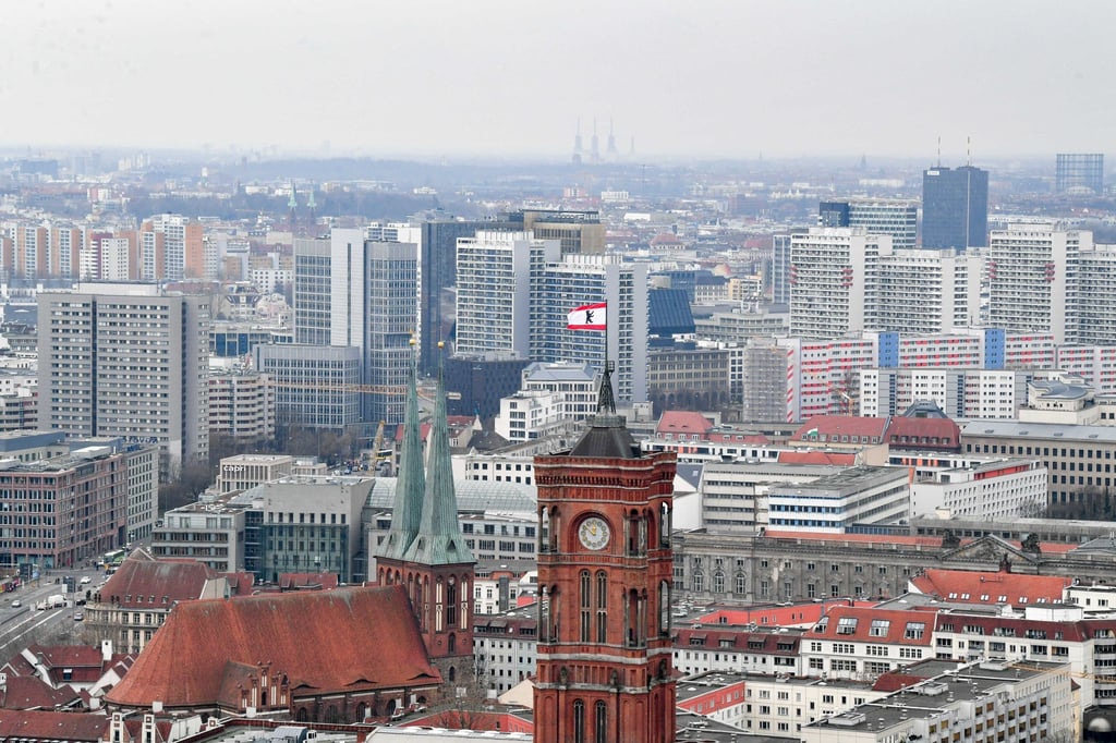 Bei der Bezirkstour des Senats soll es um Roboter und Mode gehen (Archivbild)