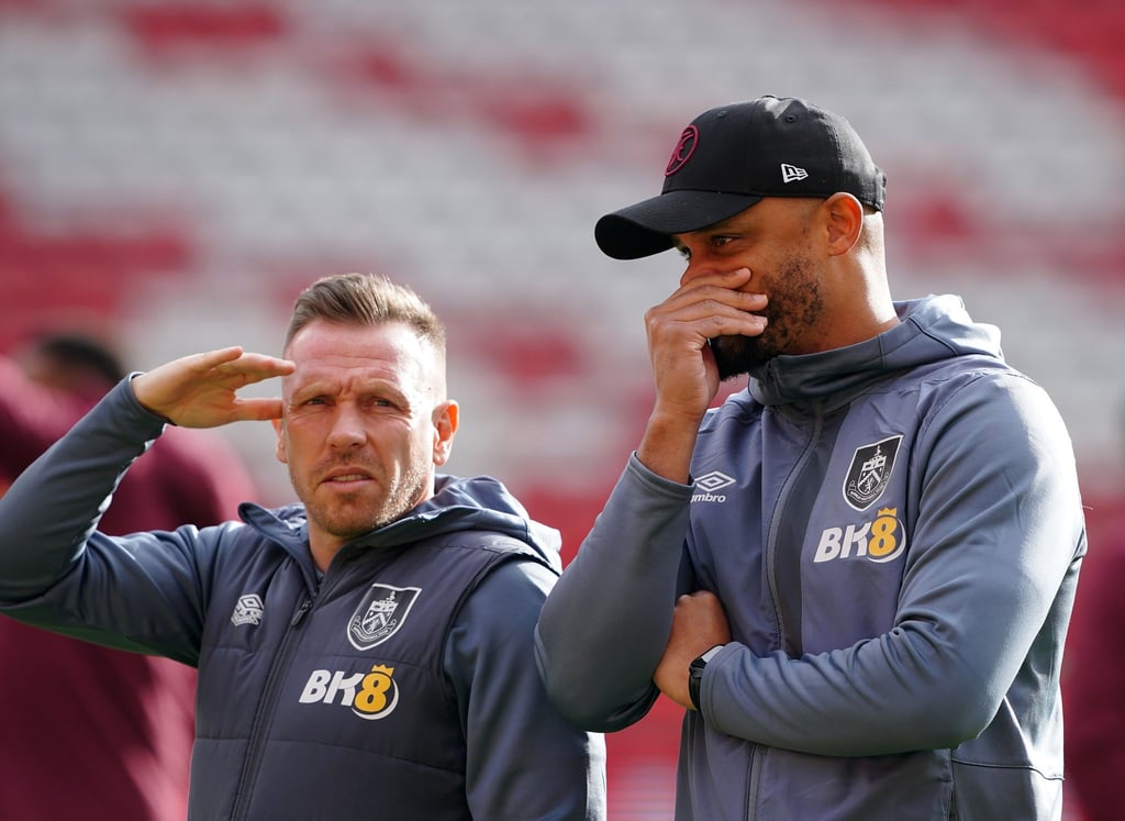 Craig Bellamy (l) hat seinen ersten großen Posten als Cheftrainer.