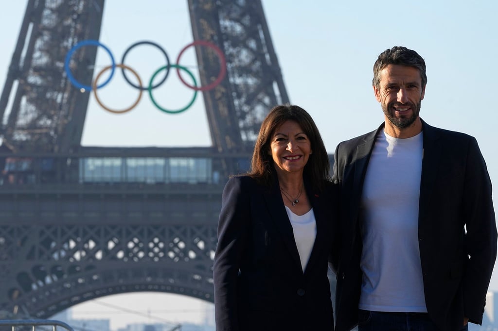 Die Pariser Bürgermeisterin Anne Hidalgo und der Olympia-Organisator Tony Estanguet sehen die Spiele durch die politischen Wirren in Frankreich nicht beeinträchtigt.