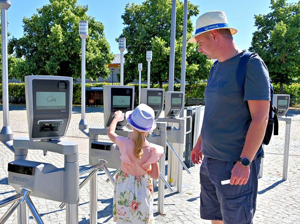 Ist ein Ticketsystem mit Kassenautomat und Drehkreuzen, so wie es am Elbauenpark umgerüstet wurde, wäre auch für den Magdeburger Zoo denkbar.