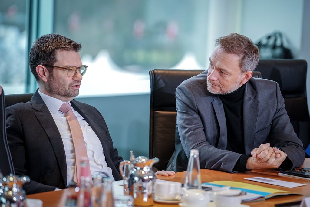Finanzminister Christian Lindner und Justizminister Marco Buschmann (beide FDP) lehnen das neue Wehrdienstmodell von Verteidigungsminister Boris Pistorius (SPD) ab - die Gründe gab es schriftlich. (Archivbild)