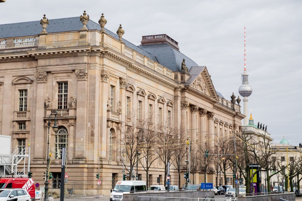 Die Staatsbibliothek ist die erste Station für die neue Präsenz.