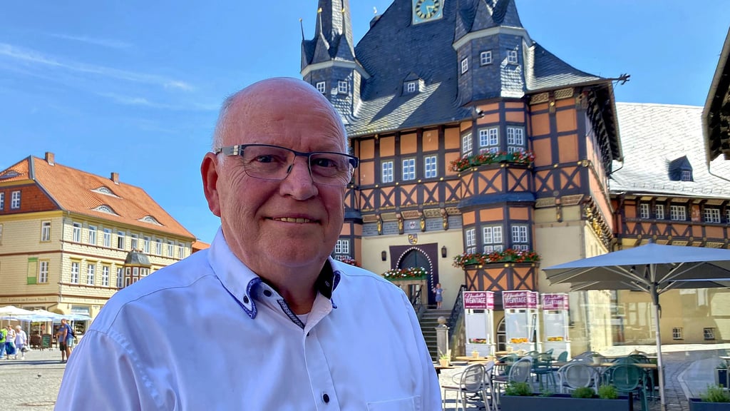 Uwe-Friedrich Albrecht (CDU) ist erneut zum Präsidenten des Wernigeröder Stadtrats gewählt worden.