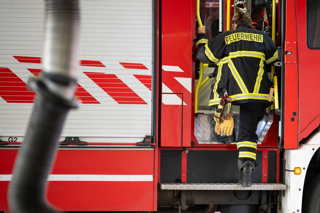 Die Feuerwehr rückte zum Brand eines leerstehenden Gebäudes in Wittenberge aus. (Symbolbild)