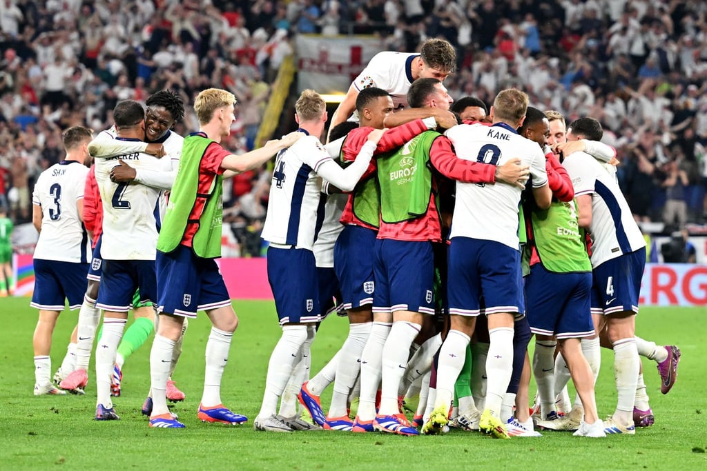 England setzte sich dank eines späten Treffers mit 2:1 gegen die Niederlande durch.