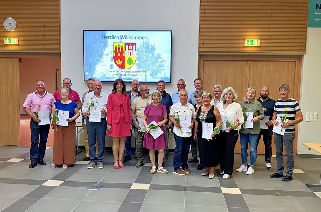 Den Ortsbürgermeistern wurden in der Stadthalle Möckern von Bürgermeisterin Doreen Krüger die Ernennungsurkunden überreicht.