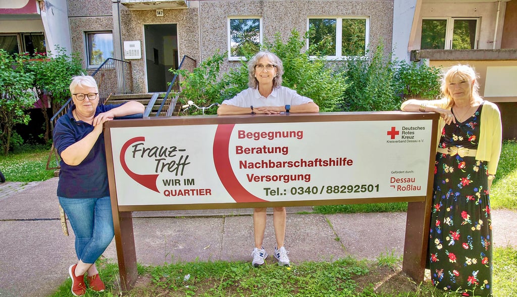 Sie kümmern sich im Dessauer Franz-Treff um hilfesuchende Mitbürger: Ilona Rolle, Angelika Zaizek und Renate Stark (v.l.).