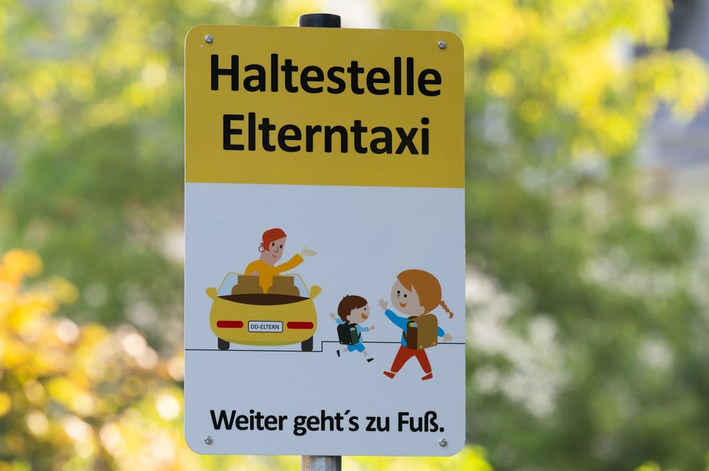 Sicher absetzen: Manchmal gibt es für Eltern keine Alternative dazu, die Kinder im Auto zur Schule zu bringen.