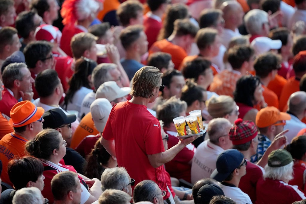 Die Fußball-EM hatte Veltins zufolge keinen positiven Effekt auf den Bierabsatz in Deutschland. (Symbolbild)