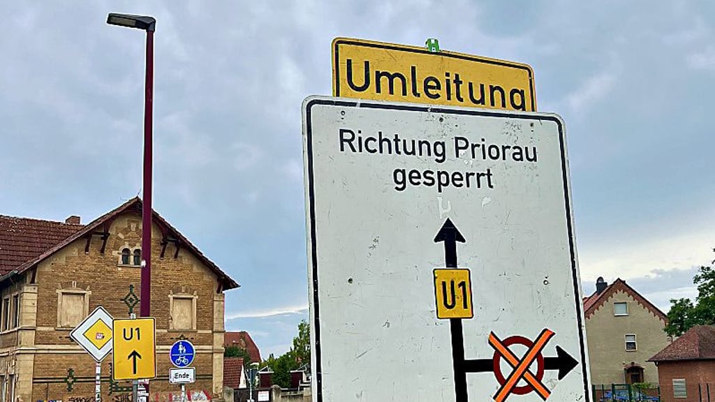 In Raguhn wird die Vollsperrung ab 22. Juli ausgewiesen.