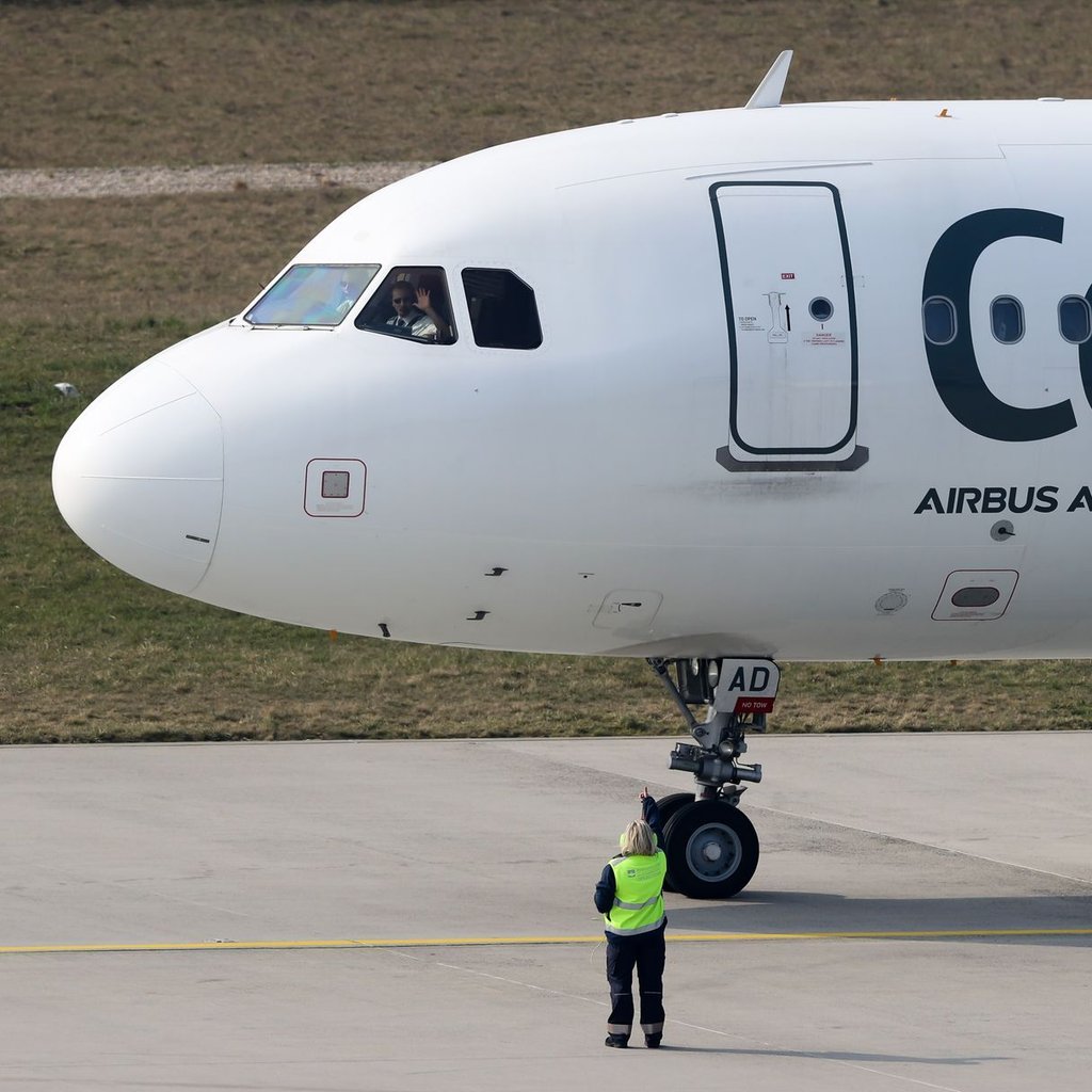 So ein Airbus A320 von Condor landete und startete am Dienstag mehrfach am Flughafen Leipzig/Halle.