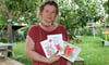 Jeannette Schmöller mit ihren drei Kinderbüchern in Westerhausen. Ende September wird sie ihre Werke bei den nächsten Kinderbuchtagen in Goslar vorstellen.  