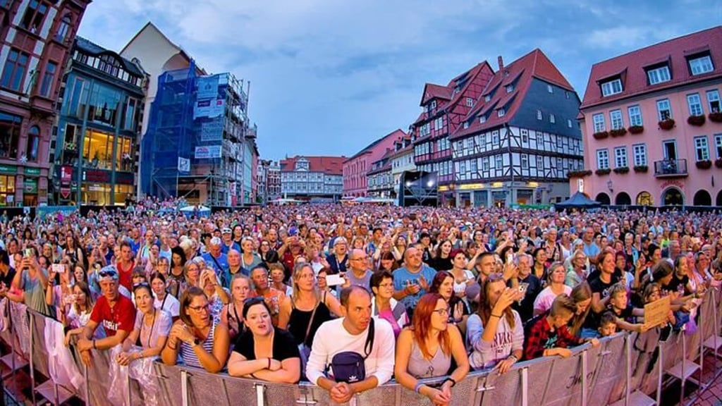 Vor allem die Plätze dicht an der Bühne sind beim Sommer-Open-Air in Quedlinburg begehrt.