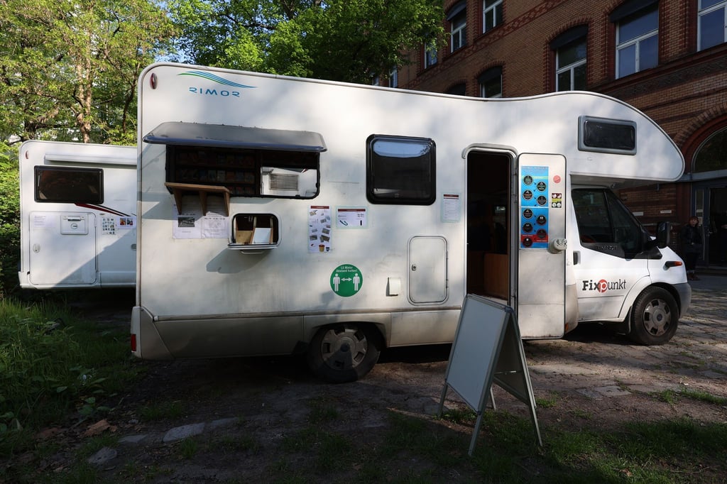 Ein Drogen Beratungs-Mobil steht im Görlitzer Park