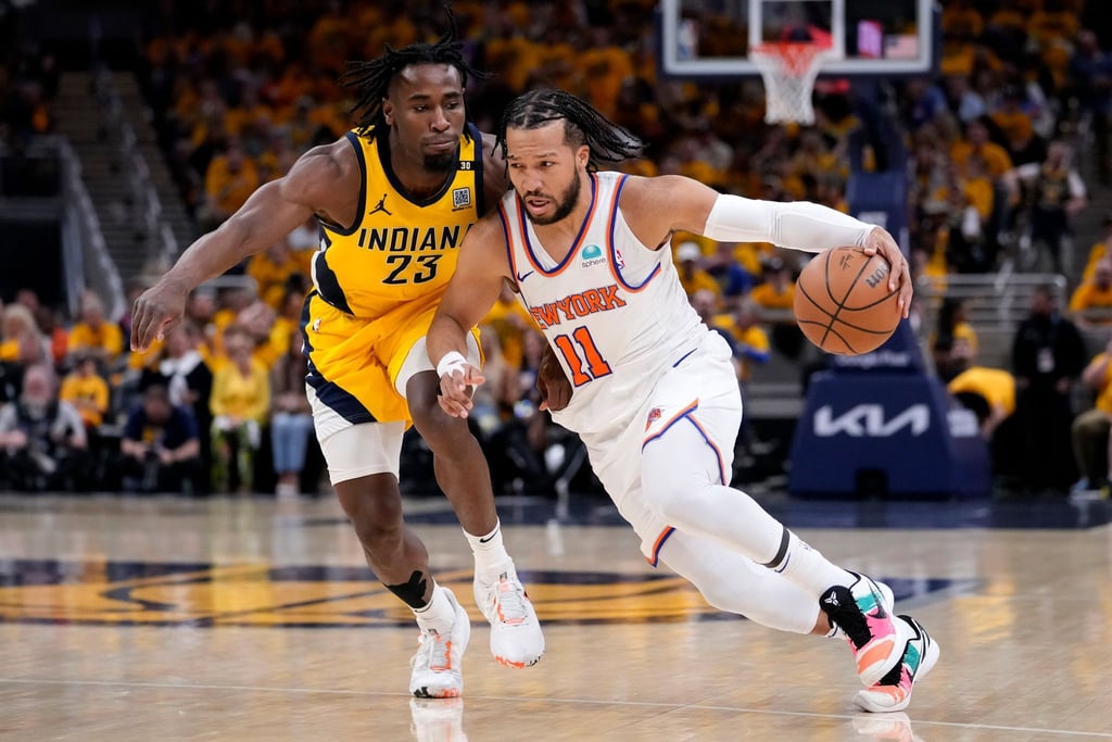 Jalen Brunson (r) verzichtet bei seiner Vertragsverlängerung auf über 100 Millionen Dollar.