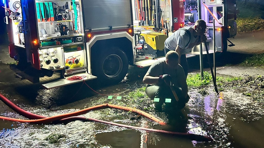 Feuerwehreinsatz Haldensleben, Graben läuft nach Starkregen über