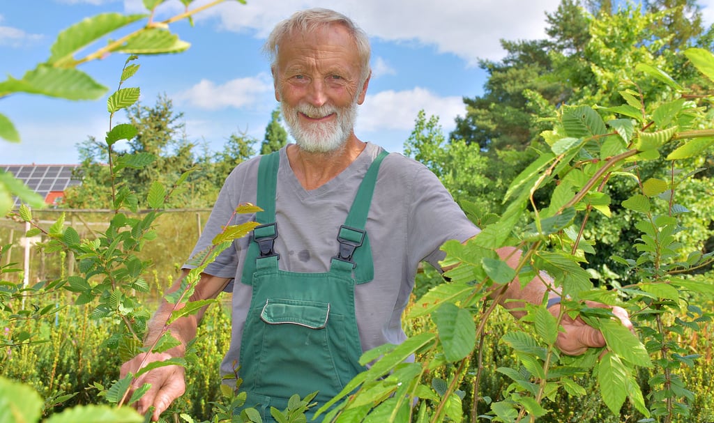 Hans-Jörg Forner ist studierter Landwirt und hat nicht nur ein Herz für Tiere, sondern auch für alles, was grünt und blüht.