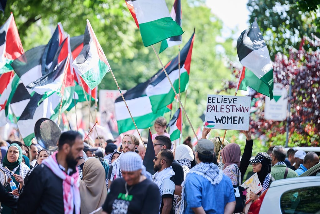 Nach einigen Stunden löste die Polizei die Demo auf.