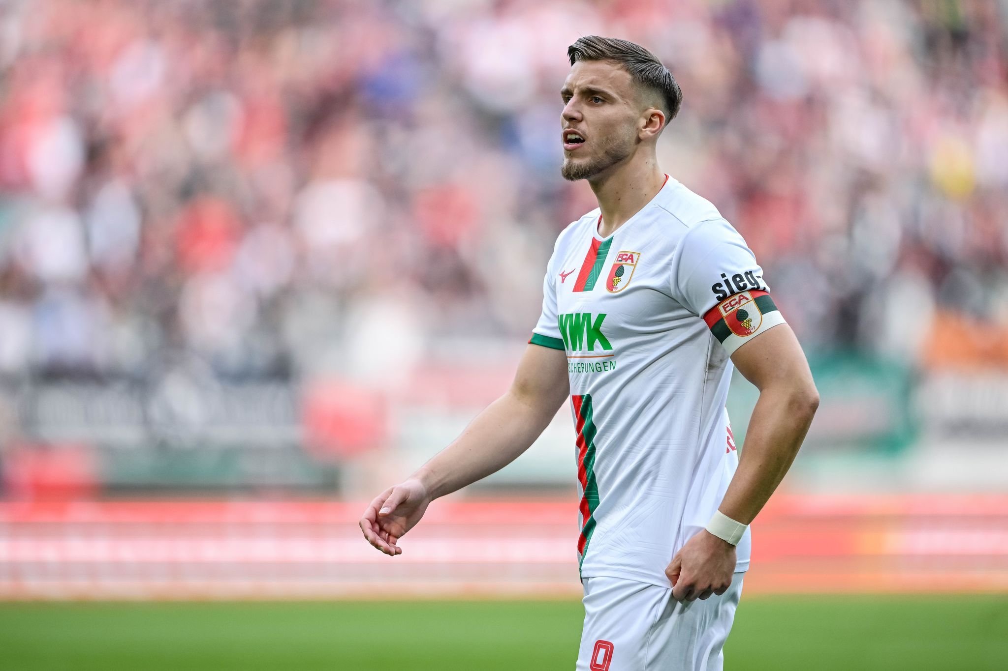 Fußball-Bundesliga: Bericht: VfB Stuttgart Holt Demirovic Aus Augsburg