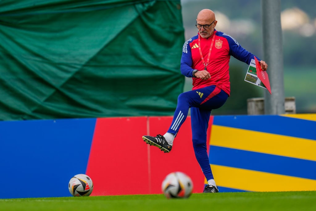 Luis de la Fuente möchte vor dem anstehende EM-Finale nicht über eine Favoritenrolle sprechen.