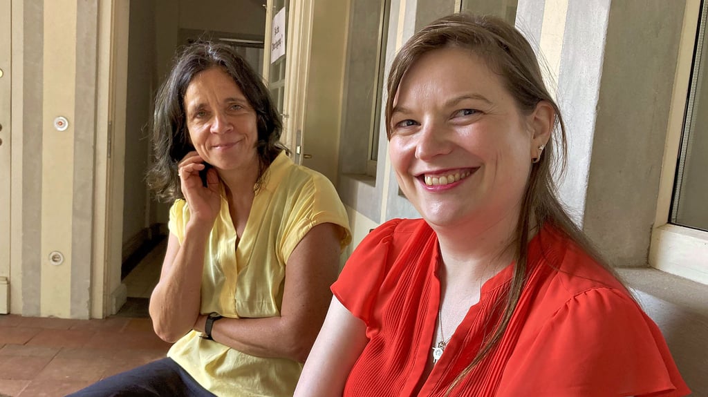 Superintendentin Gabriele Metzner (l.) mit Andrea Schulze: Sie ist neue Referentin für Öffentlichkeitsarbeit im evangelischen Kirchenkreis Wittenberg und seit einem Monat im Amt.