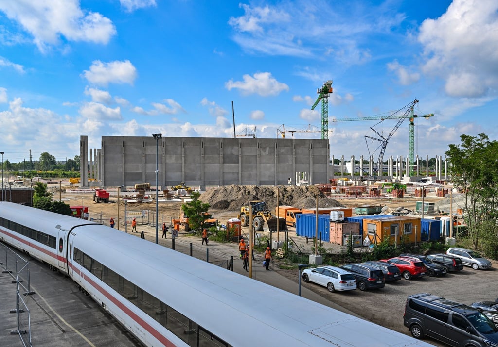 Auf der Baustelle für das neue Bahnwerk in Cottbus musste am Sonntag eine Weltkriegsbombe entschärft werden. (Archivbild)