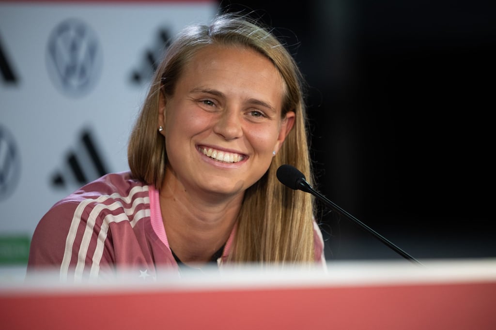 Klara Bühl, die Häkelkünstlerin.