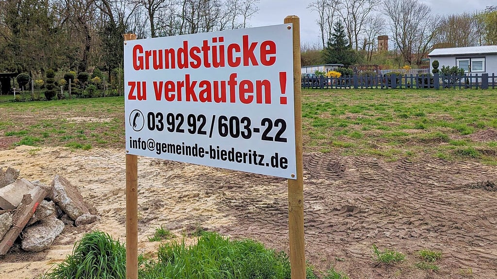 Am Parkweg in Heyrothsberge sollen sechs weitere Einfamilienhäuser entstehen. Die Vermarktung läuft über die Gemeinde Biederitz.