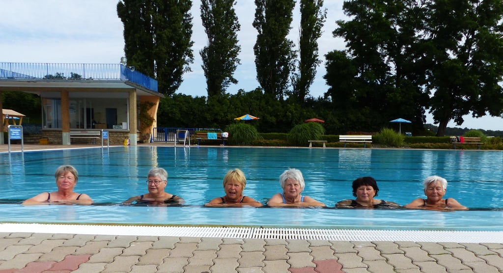 Die Frühschwimmerinnen Bärbel Vollbrecht, Viola Oswald, Jutta Gebhardt, Richarda Boye, Kathrin Weise und Ursula Jede (v.l.).