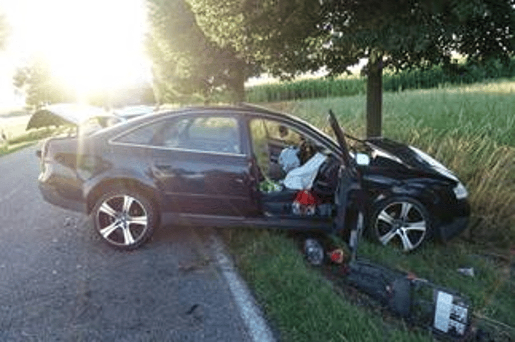 Bei einem Unfall nahe Satuelle ist ein Mann schwer verletzt worden.