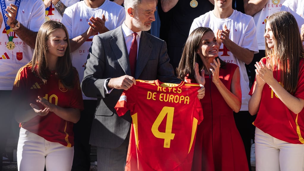 Der Monarch dankte der siegreichen Nationalelf für die Freude, die sie dem Land gebracht hätten.