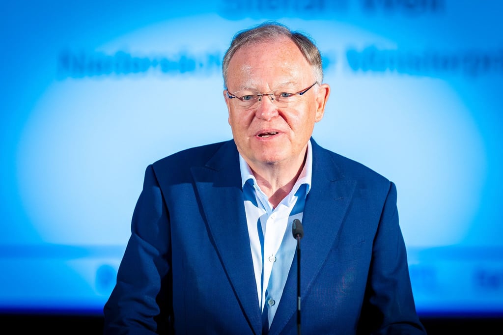 Niedersachsens Regierungschef Weil sieht in der Landeskasse derzeit wenig finanziellen Spielraum. (Archivbild)