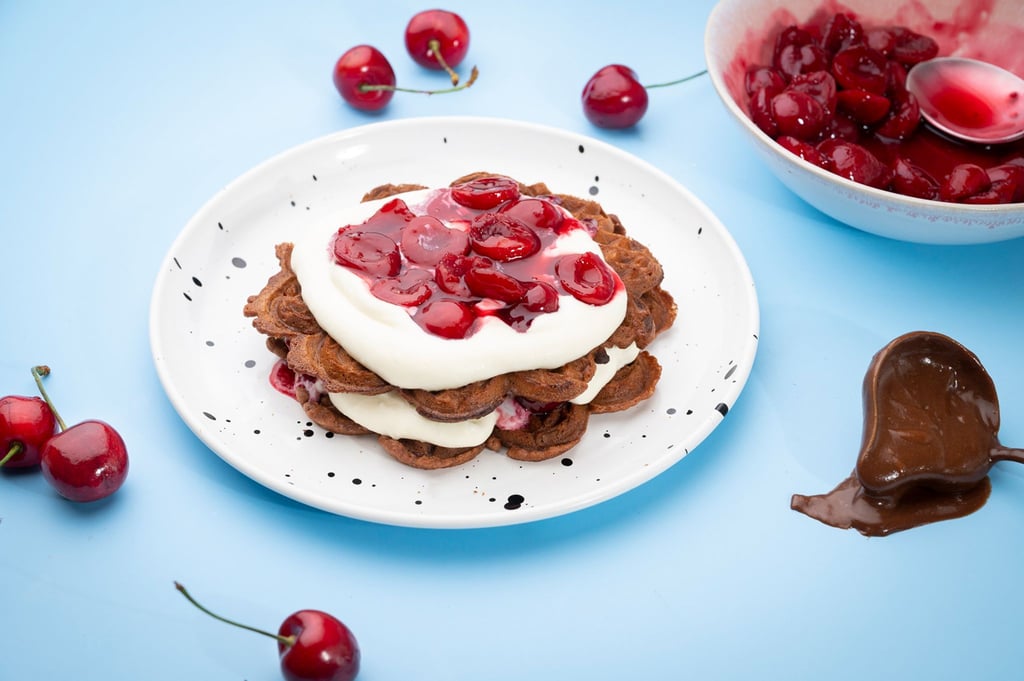 Süßer Genuss: Die Schwarzwälder Kirsch-Waffeln sind in der Zubereitung nicht so aufwendig wie die berühmte Torte.