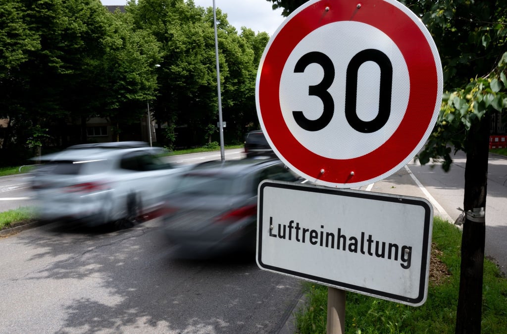 Bundespräsident Frank-Walter Steinmeier hat das neue Klimaschutzgesetz unterschrieben. Damit muss nun Verkehrsminister Volker Wissing (FDP) doch kein Sofortprogramm mit Klimamaßnahmen in seinem Bereich vorlegen.
