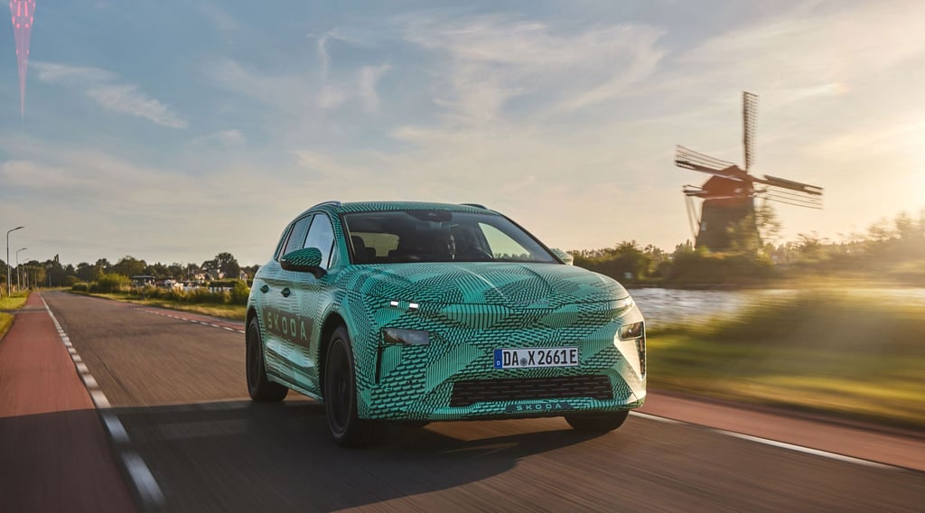 Mit elektrischer Energie: Mit einer Akkuladung soll der Skoda Elroq künftig rund 560 Kilometer weit kommen.