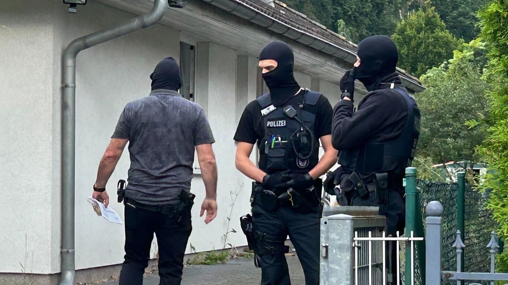 Razzia auch in Brandenburg: „Compact“-Magazin wird verboten.