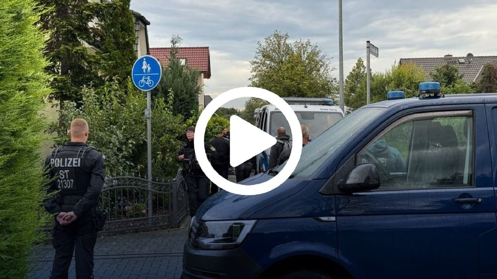 Das rechstextreme Compact-Magazin wurde verboten. Nun gibt es Durchsuchungen im Rahmen einer Razzia im Magdeburger Stadtteil Alt-Olvenstedt.