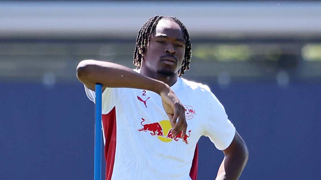 Mohamed Simakan beim Trainingsauftakt am Cottaweg vergangene Woche.