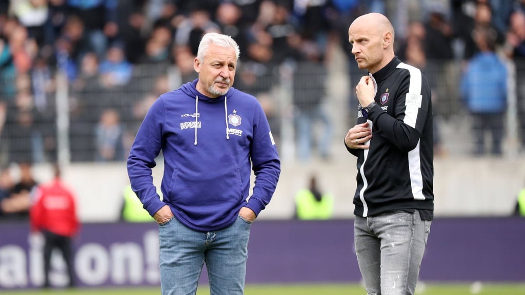 Aue-Trainer Pavel Dovtchev und Geschäftsführer Matthias Heidrich (r.)