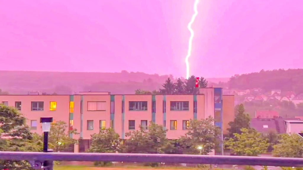 In Sachsen-Anhalt drohen in der Nacht zu Mittwoch Gewitter.