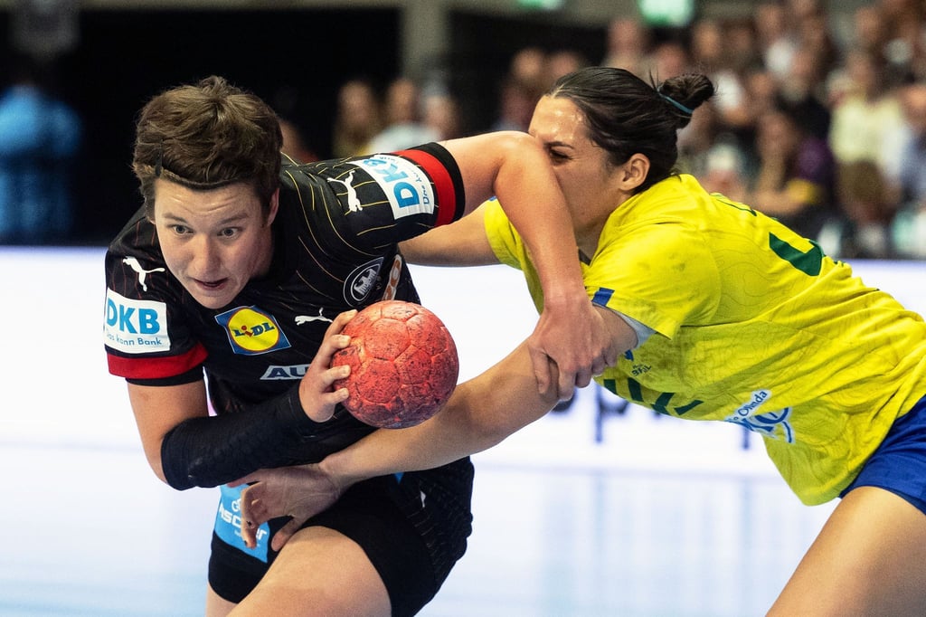 Handball-Kapitänin Alina Grijseels fordert bei Olympia eine bessere Abwehrleistung.