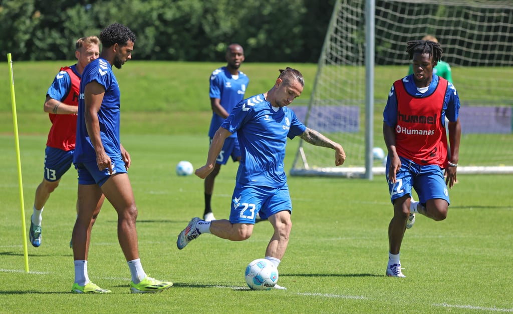 Xavier Amaechi, Baris Atik, Pierre Nadjombe (v.l .) und Co. standen mit dem FCM am Mittwoch wieder auf dem Trainingsplatz in Magdeburg.