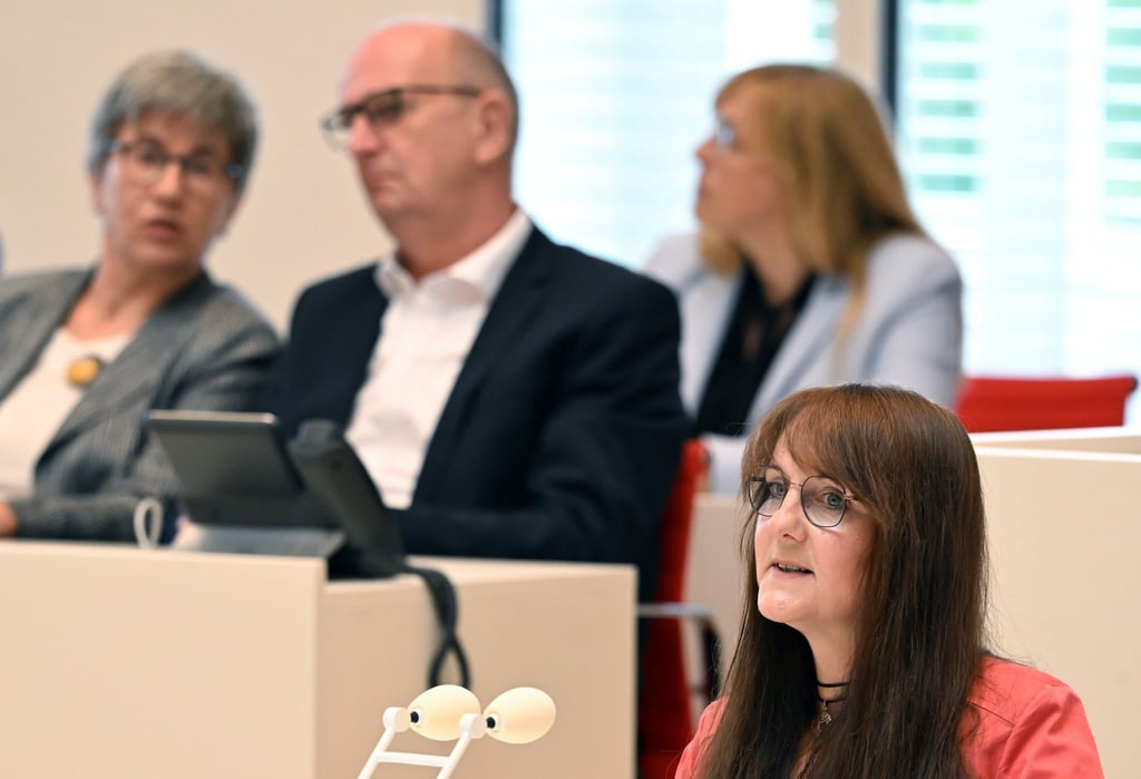Verteidigt den geplanten Nachtragshaushalt gegen Kritik: Brandenburgs Finanzministerin Katrin Lange.