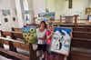  Monika Robe und Gabi Walter zeigen ihre Bilder in der Sittichenbacher Kirche. 